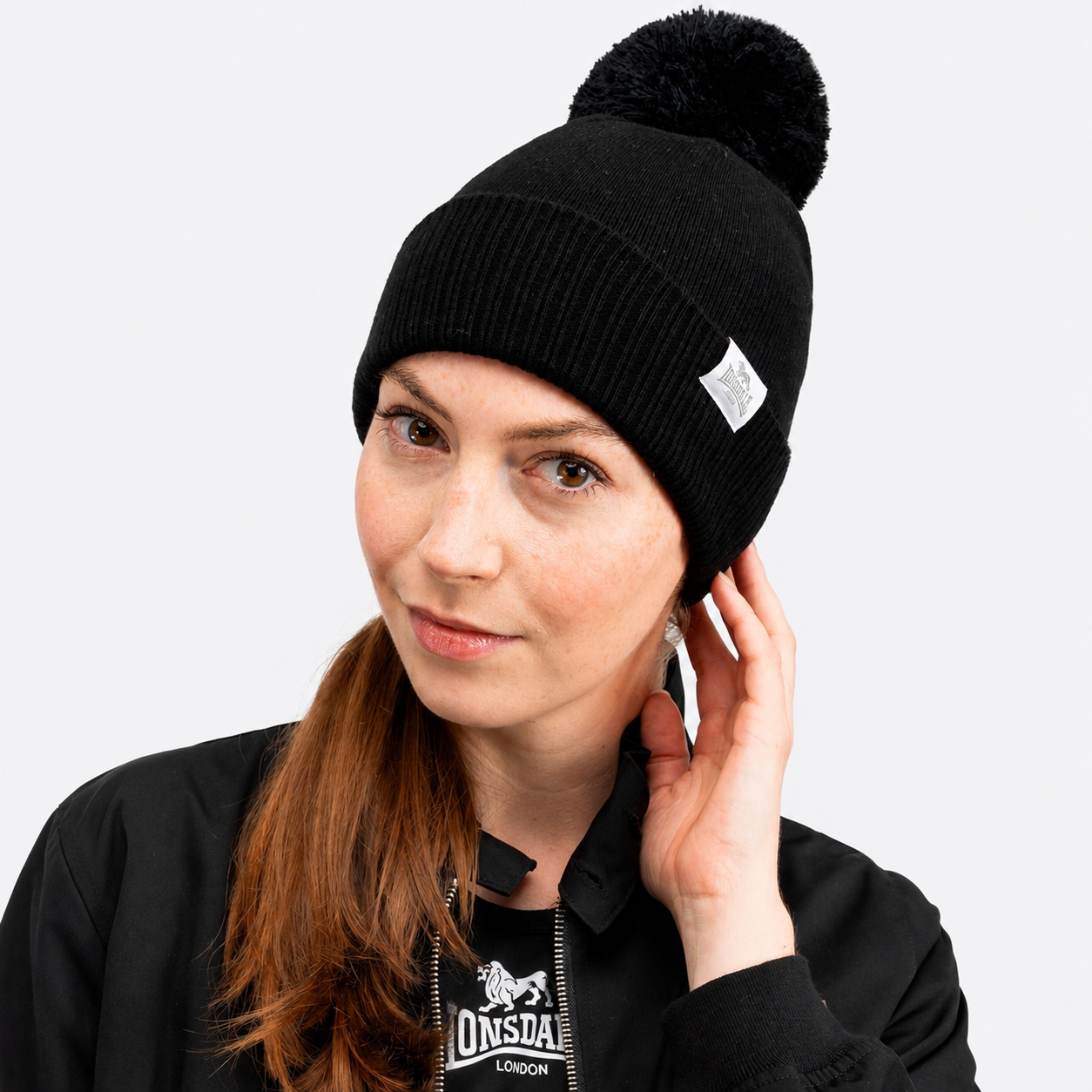 Lonsdale EMBSAY Muts met Pompon - Zwart