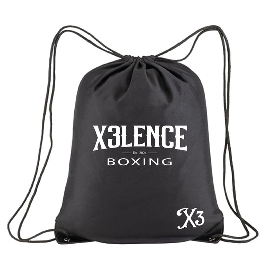 Zwarte X3LENCE gymtas met wit logo, lichtgewicht sporttas met trekkoordsluiting voor boksen en fitness