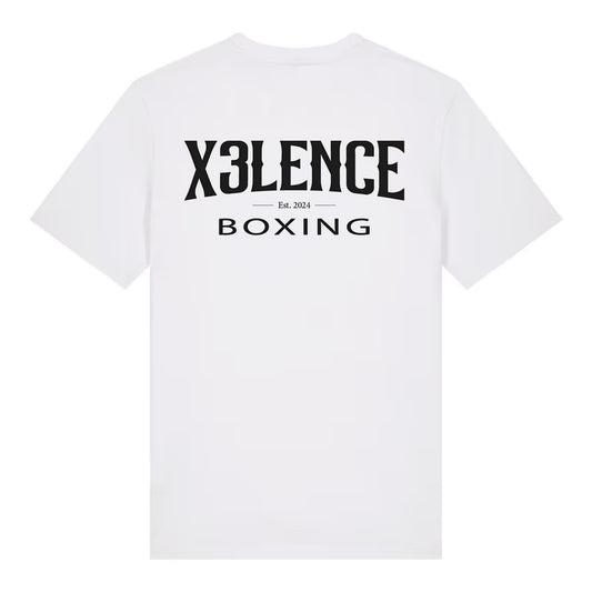 Achterkant van wit X3LENCE Boxing T-shirt met zwart ruglogo “BOXING – Est. 2024”, biologisch katoen