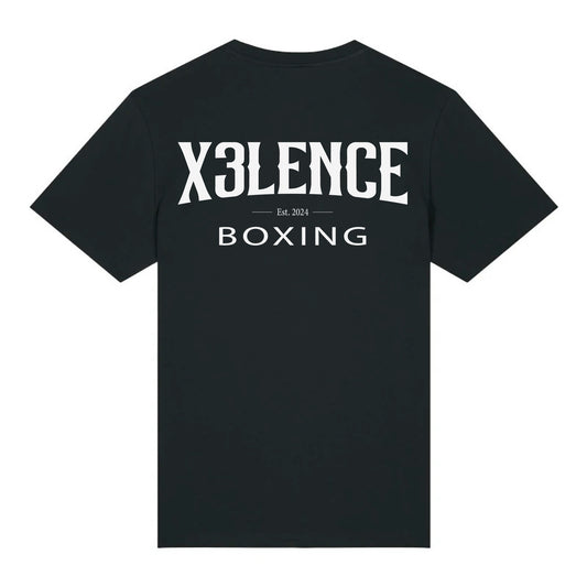 Achterkant van het zwarte X3LENCE T-shirt met groot wit logo “X3LENCE BOXING – Est. 2024”, gedrukt in sportieve stijl op biologisch katoen.